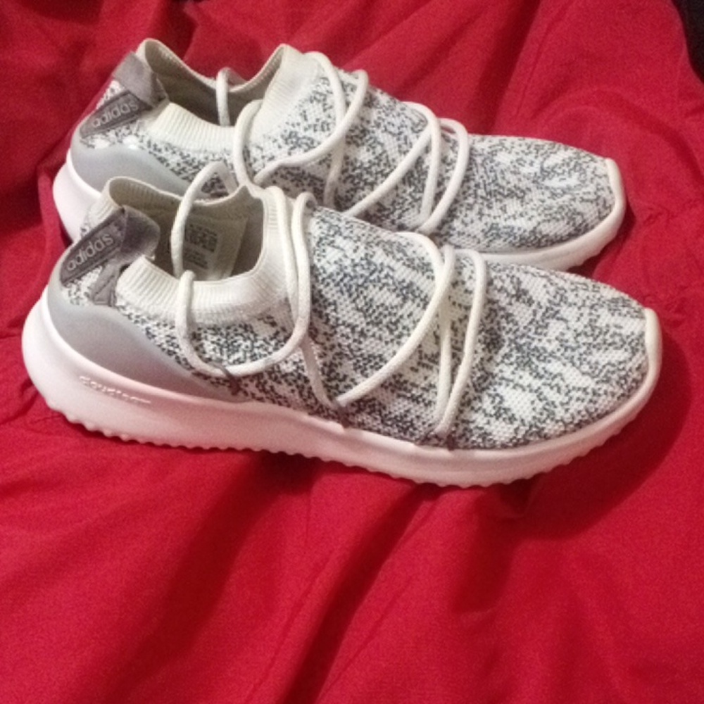 Shoes. - Picture 3 of 6